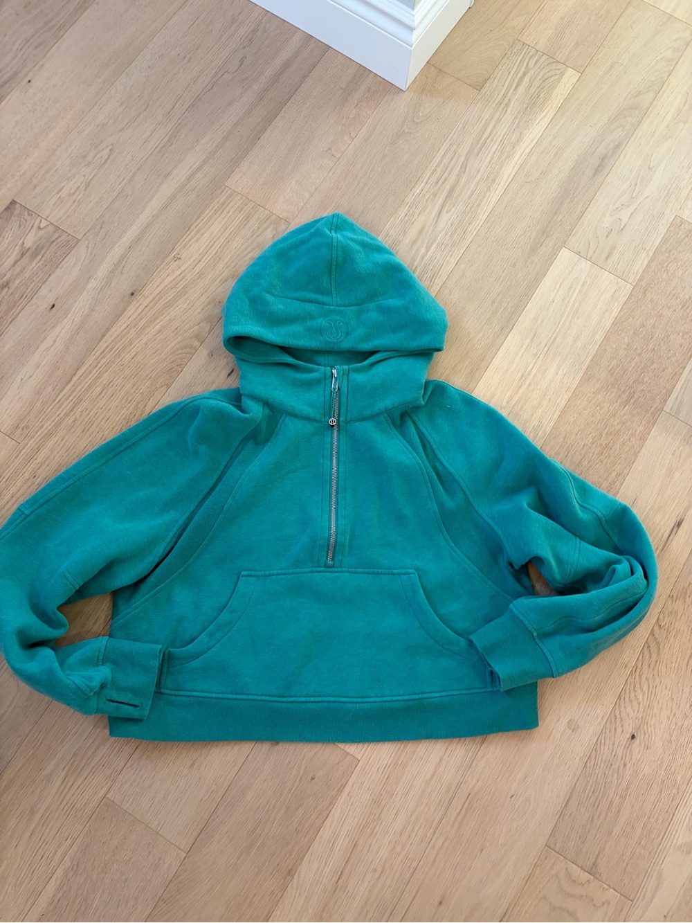 Woman’s Lululemon Cropped Scuba in Teal